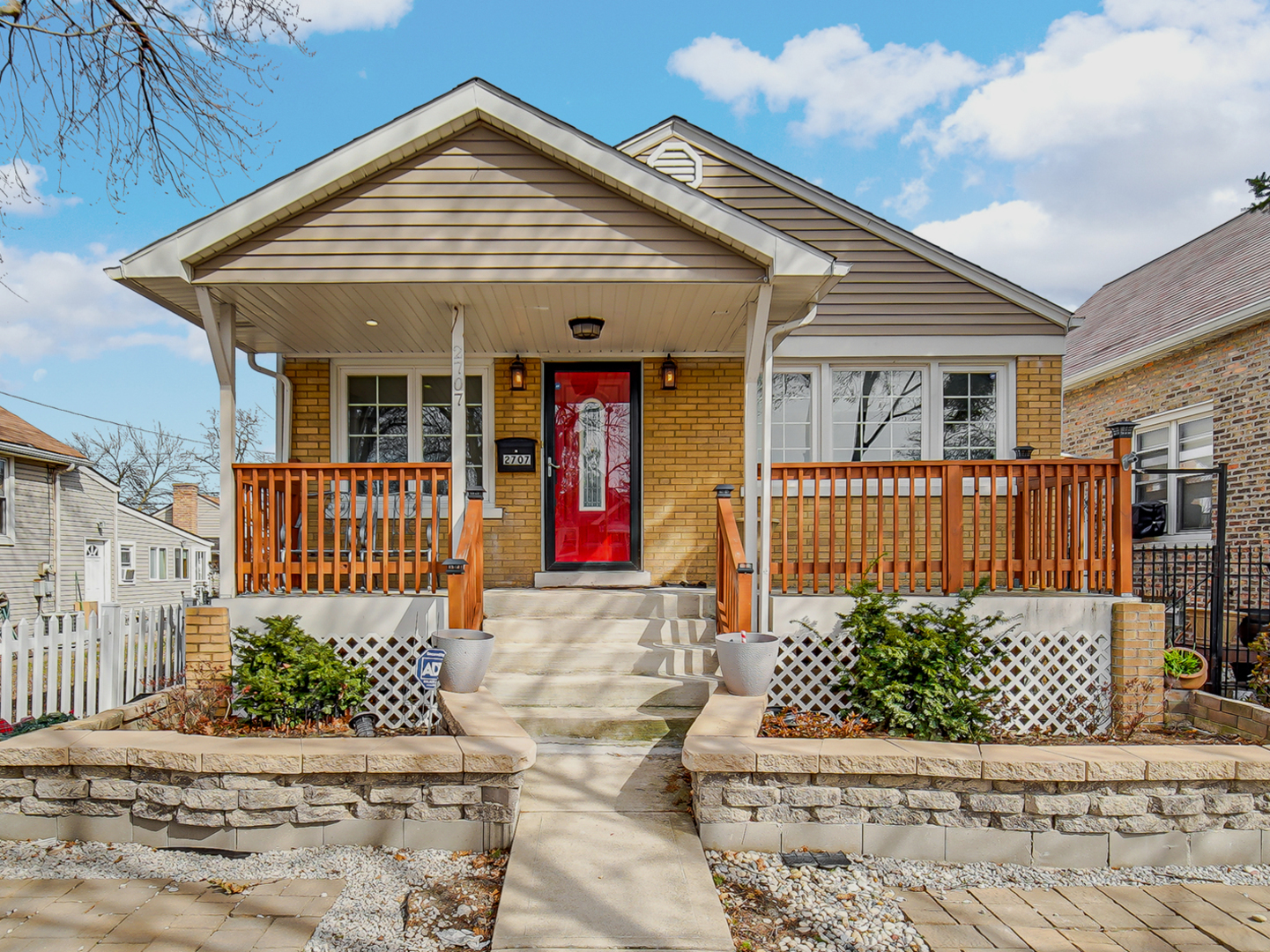 2707 N New England Avenue Property Photo