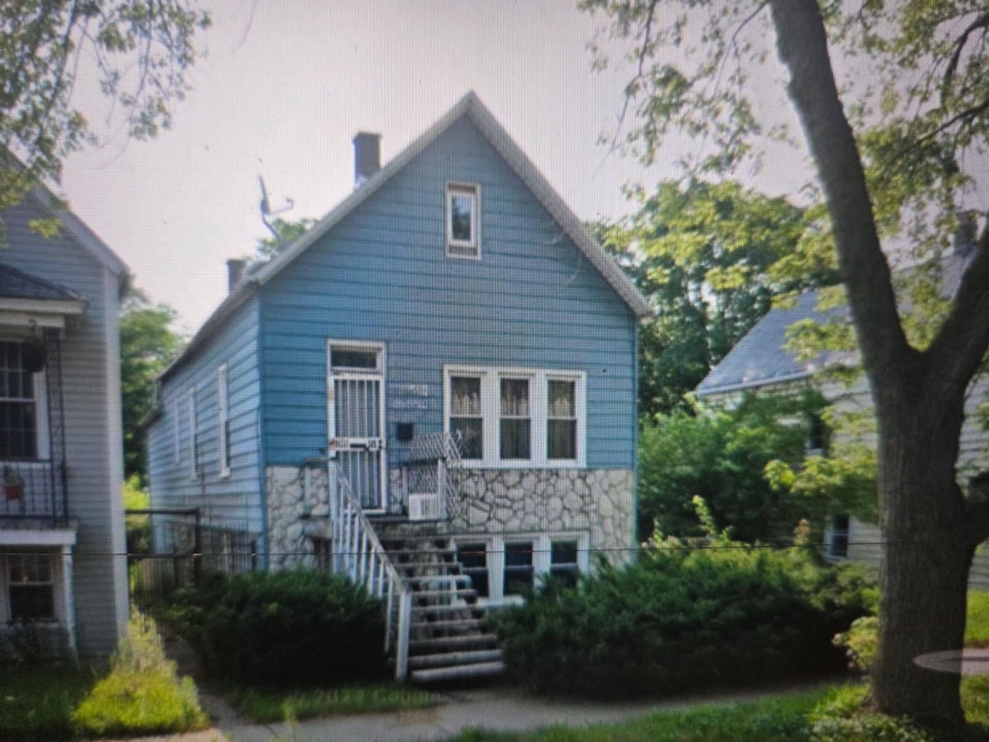 8121 S COLES Avenue Property Photo 1