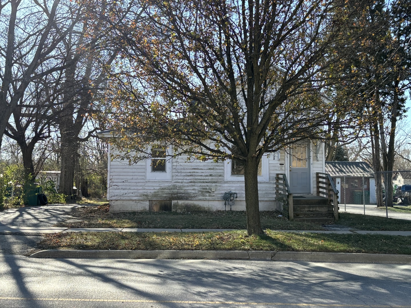 608 E Washington Street Property Photo