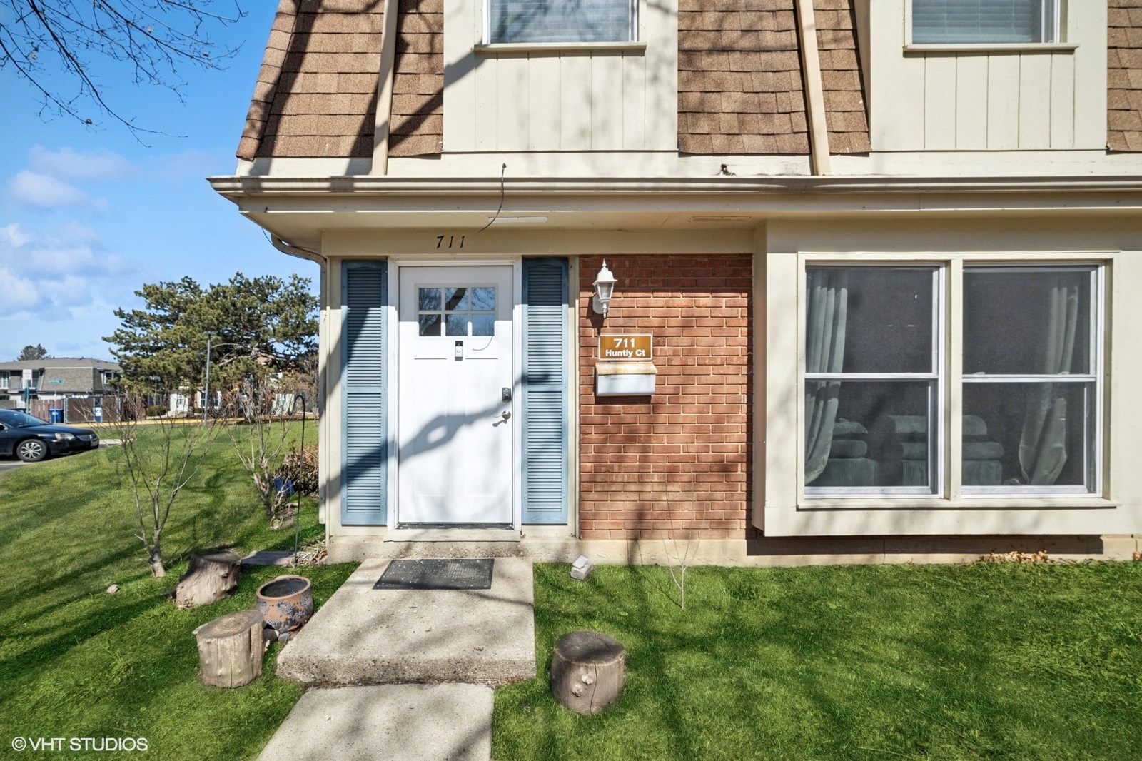 711 Huntly Court Property Photo