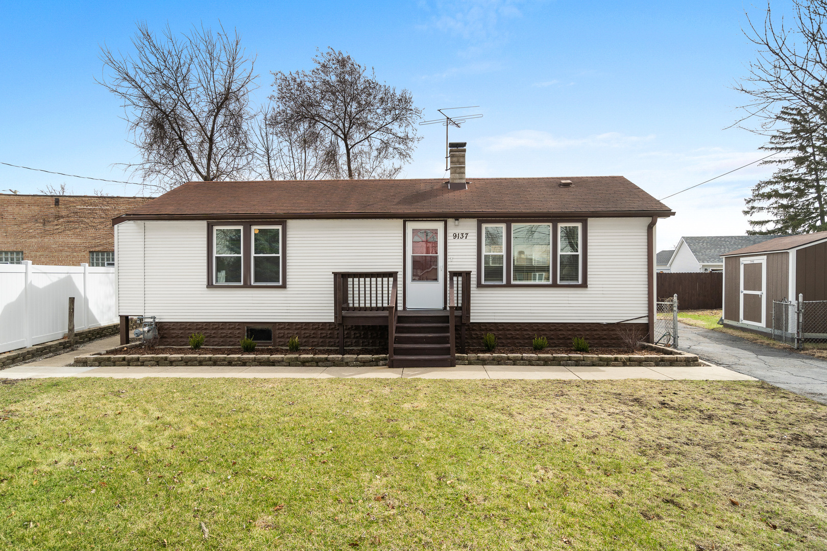 9137 Crescent Drive Property Photo