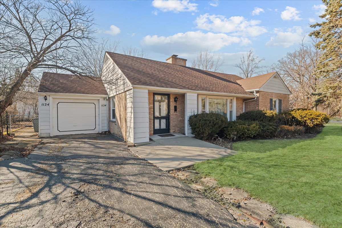 1124 Old Elm Lane Property Photo 2