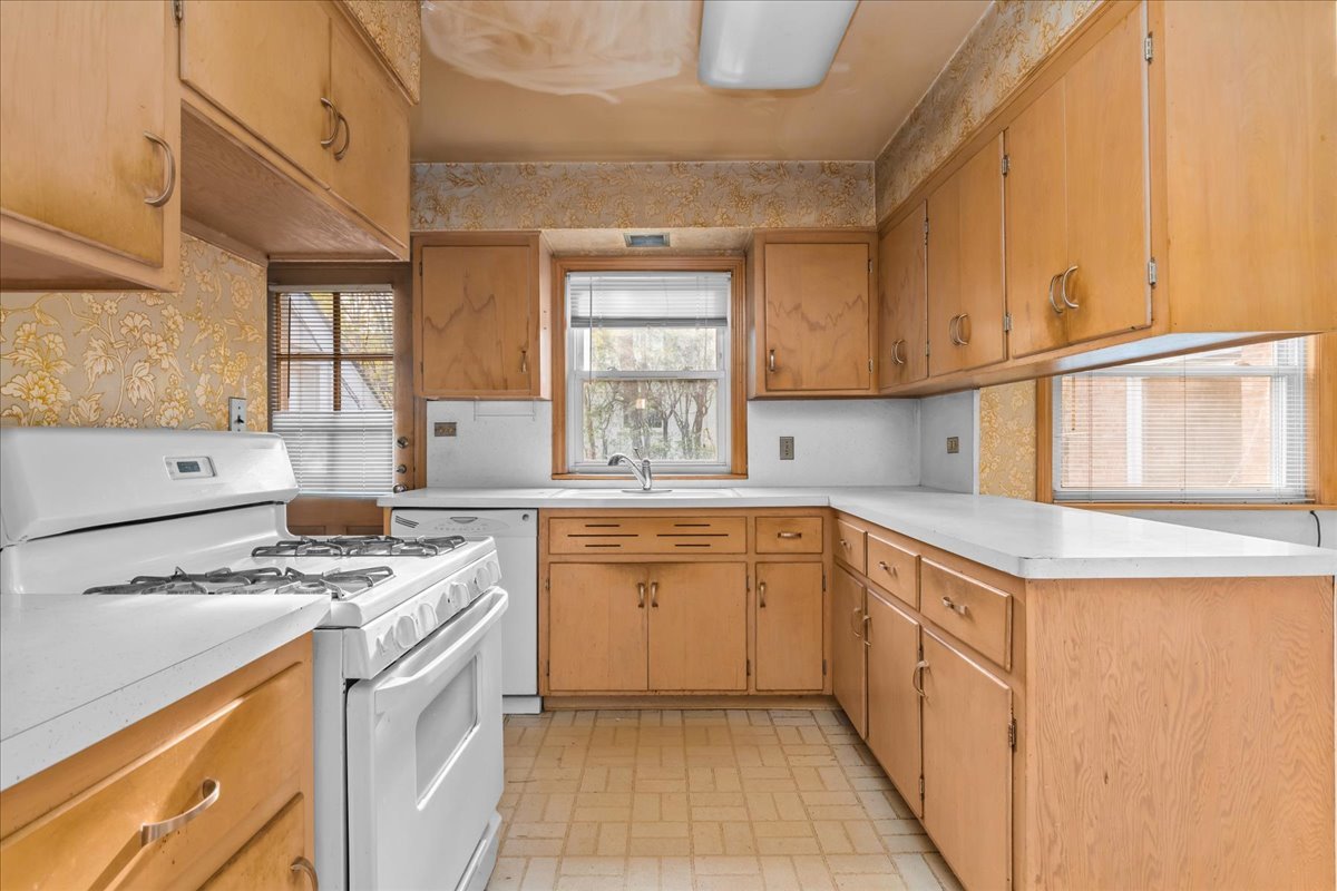 1124 Old Elm Lane Property Photo 6