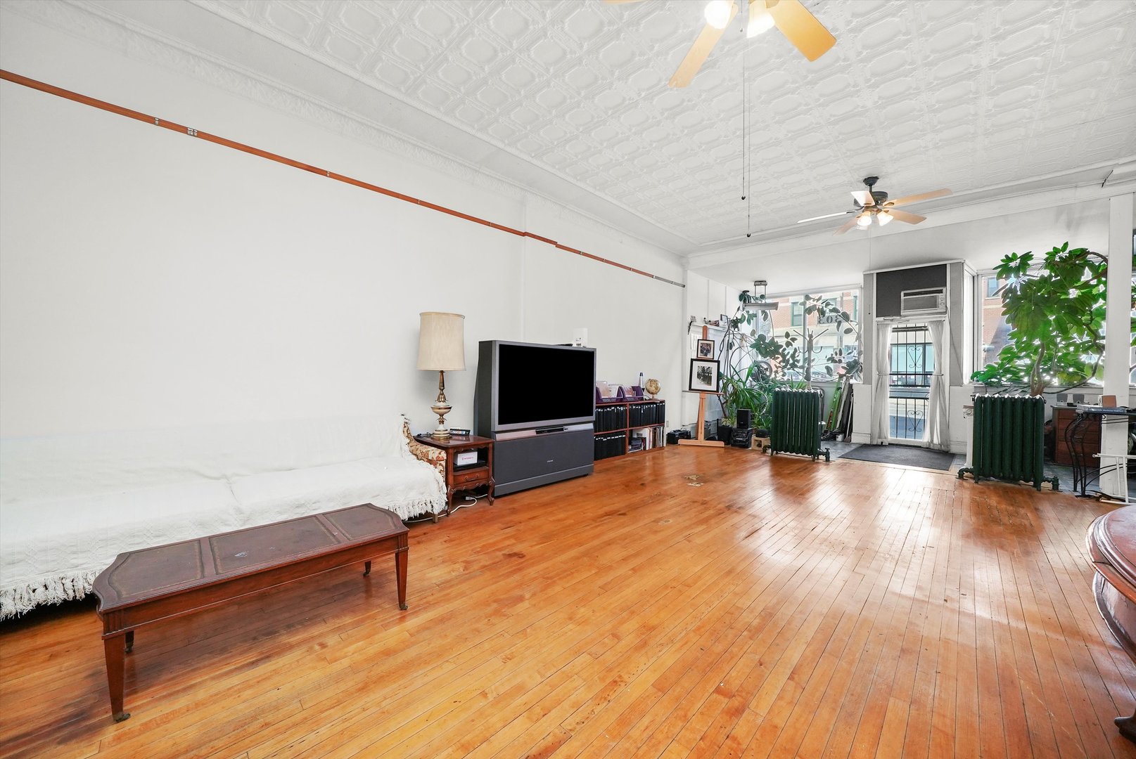 1303 W Chicago Ave Property Photo 6
