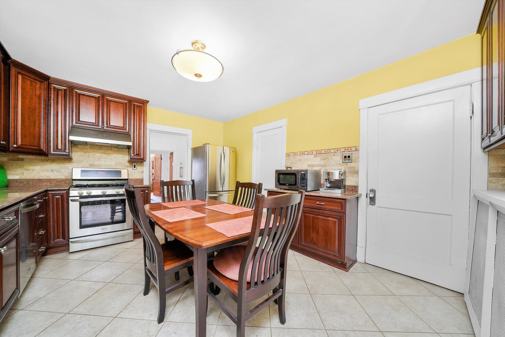 1303 W Chicago Ave Property Photo 23