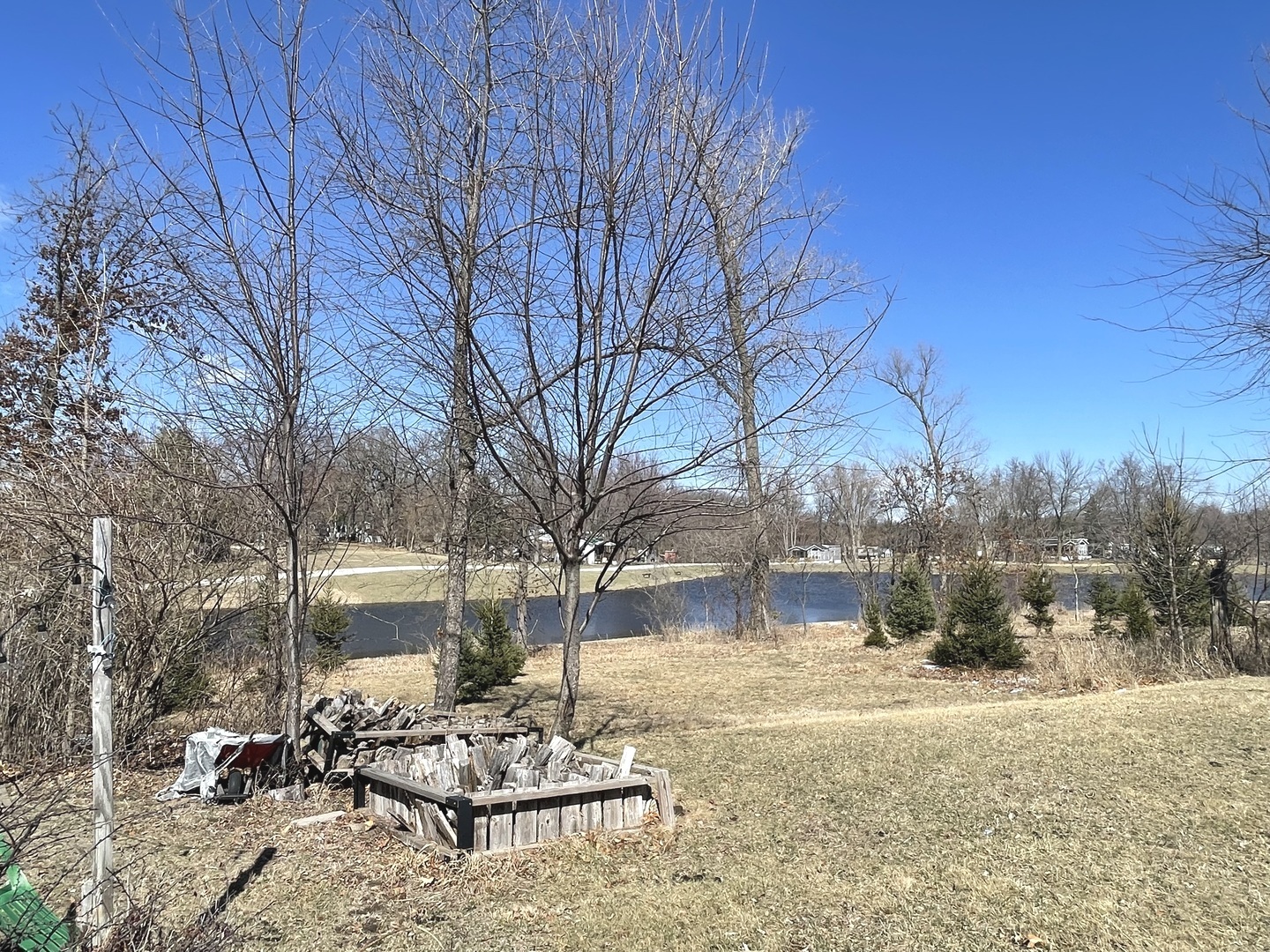 25-75 Woodhaven Lakes Property Photo