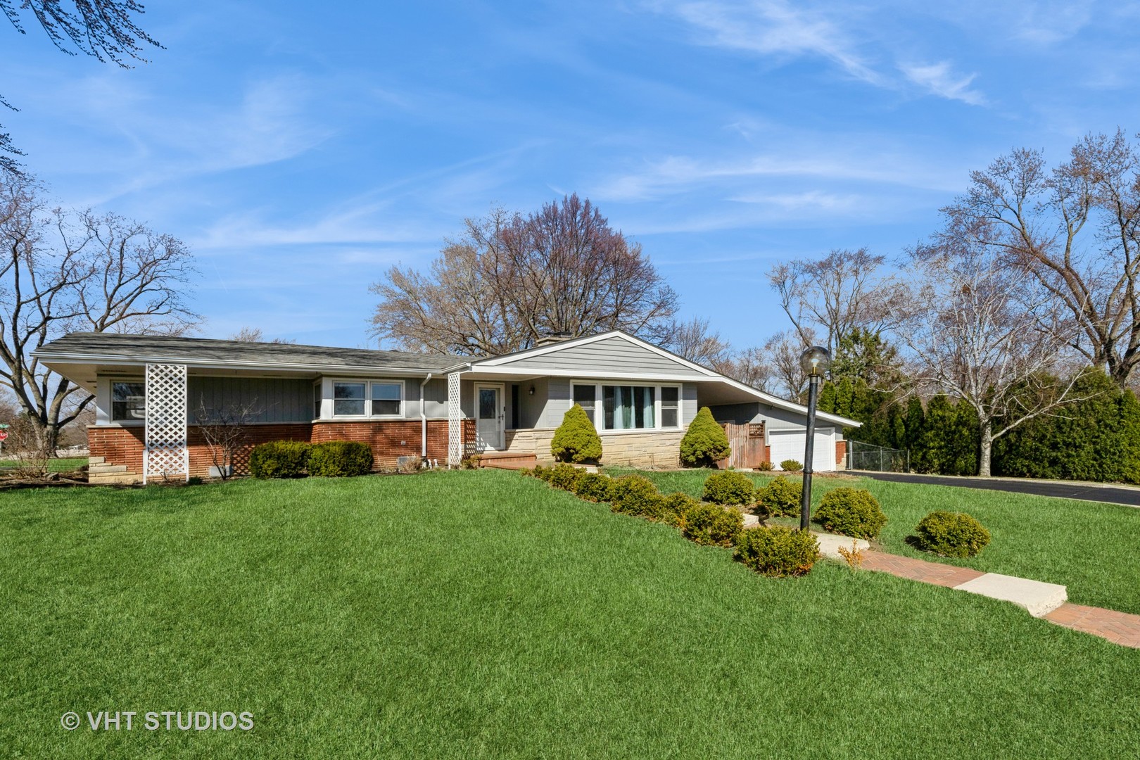 Mundelein Cons High School Real Estate Listings Main Image