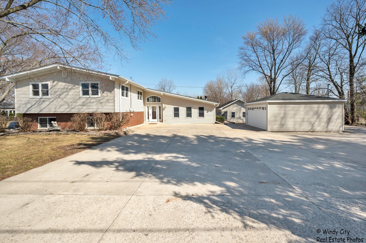 2s875 S Raddant Road Property Photo