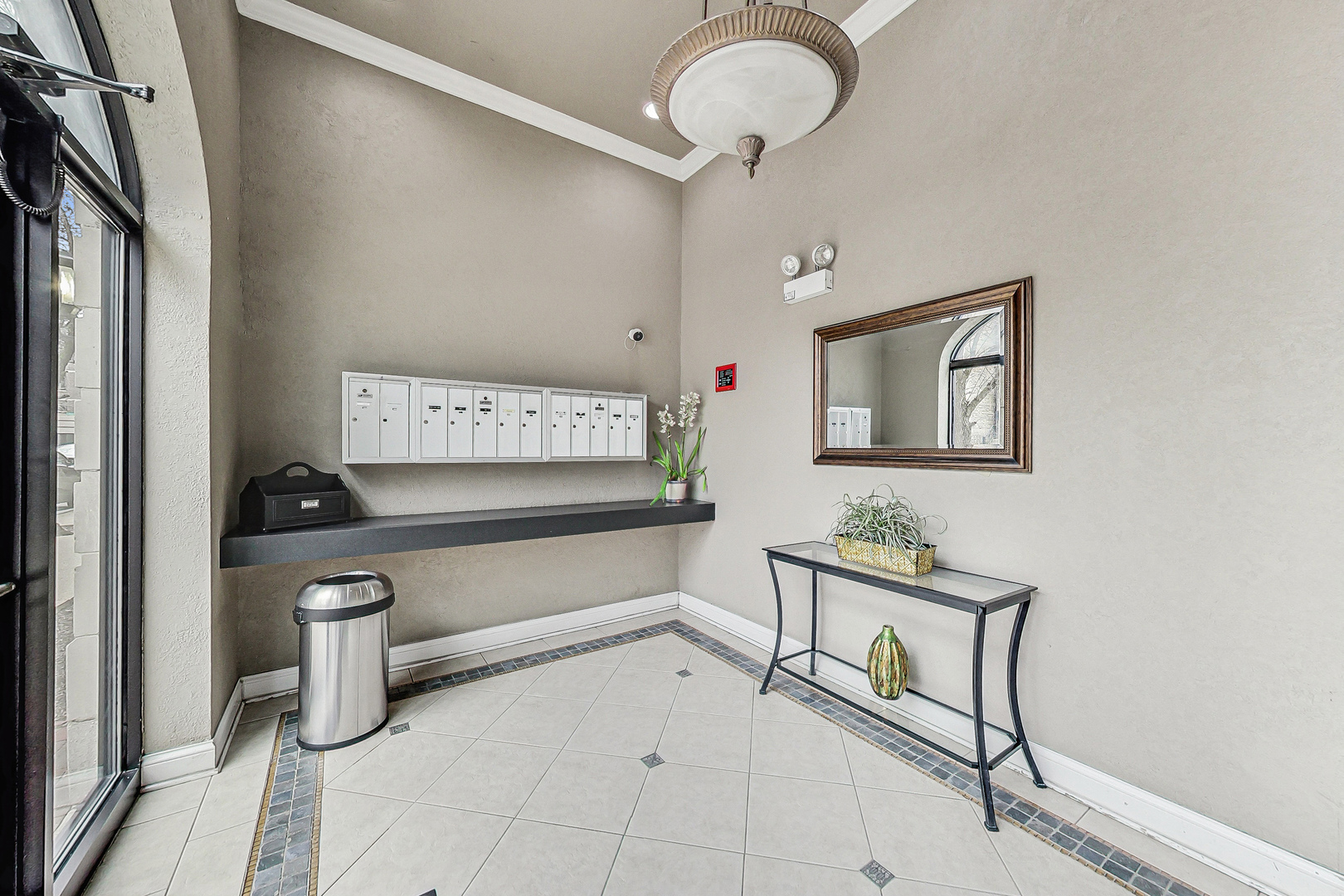 2238 W Belmont Avenue 4e Property Photo 4