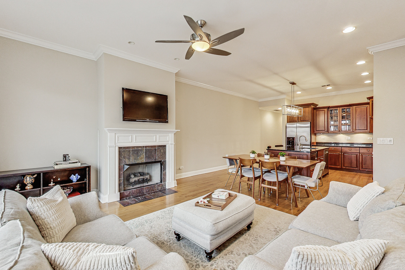 2238 W Belmont Avenue 4e Property Photo 8