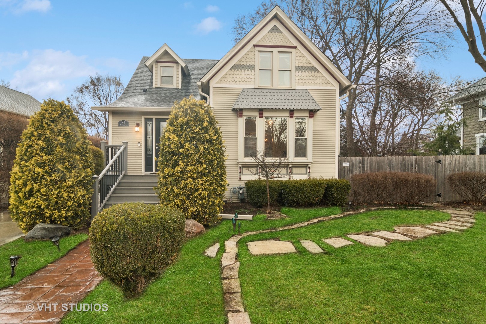 42 W Robertson Street Property Photo