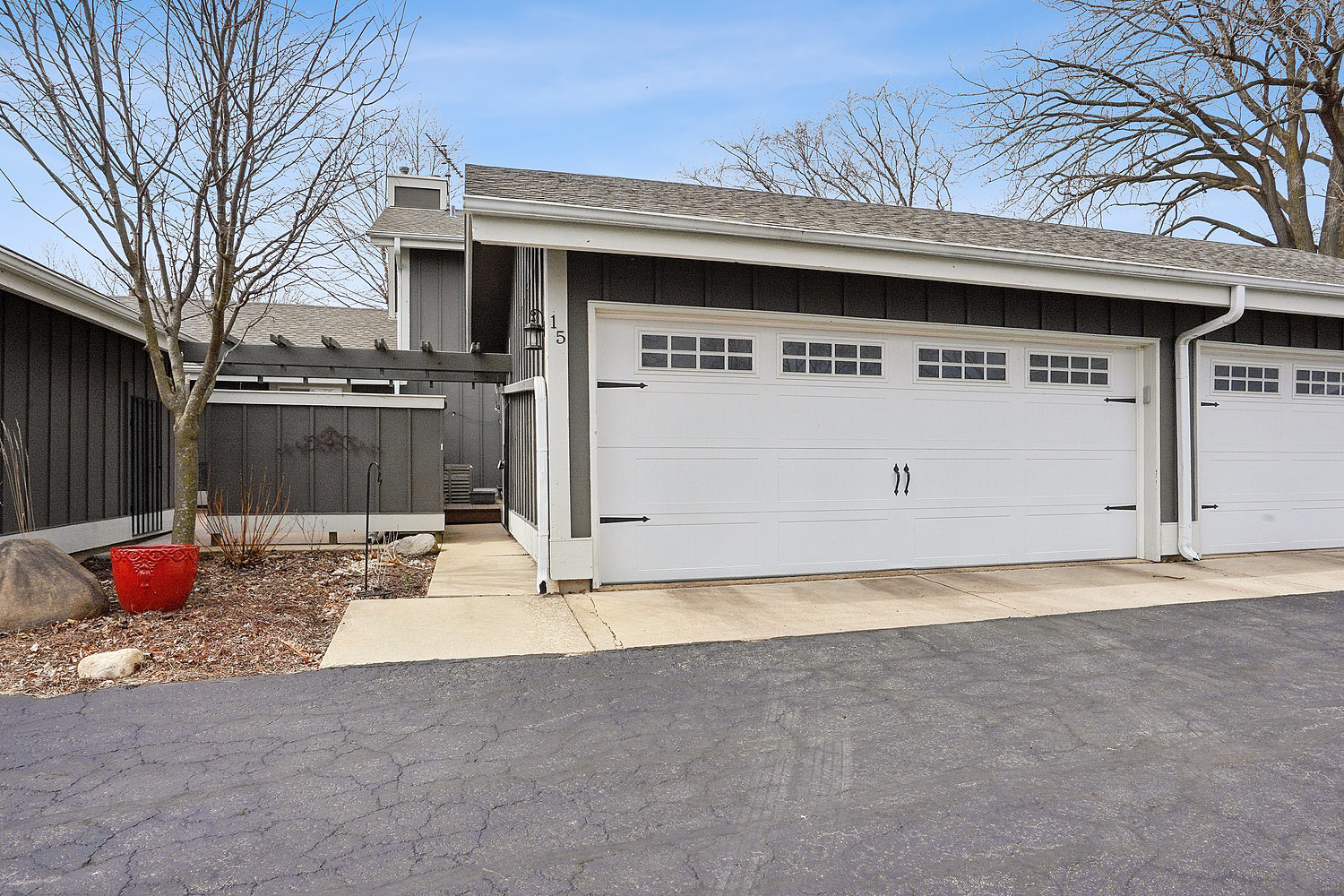 15 W Windsor Court Property Photo