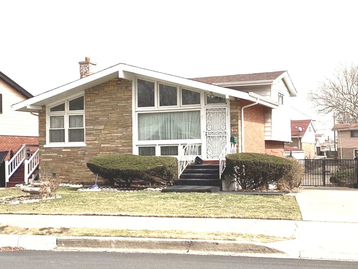 8319 S Kenwood Avenue Property Photo