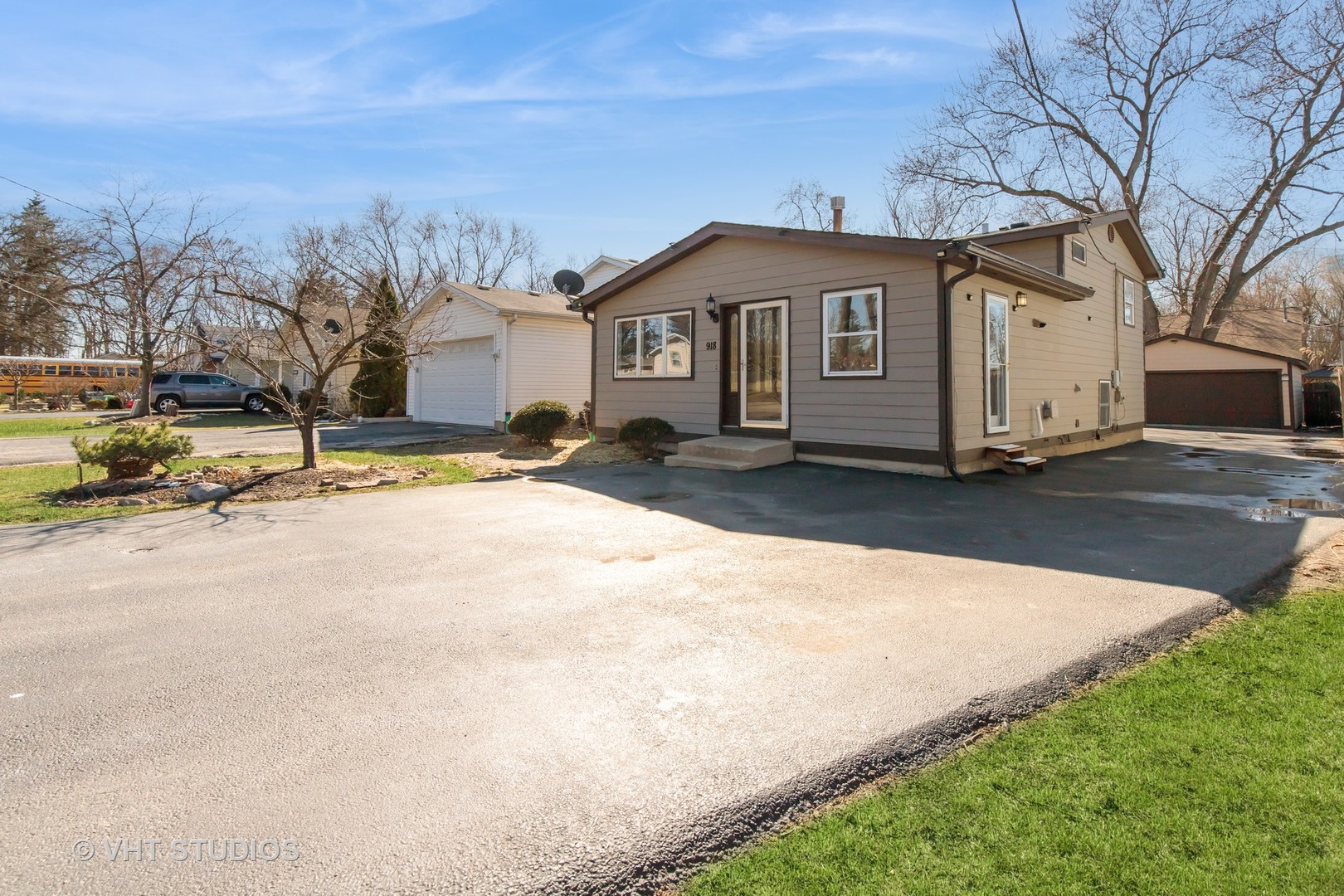 918 Bayview Drive Property Photo