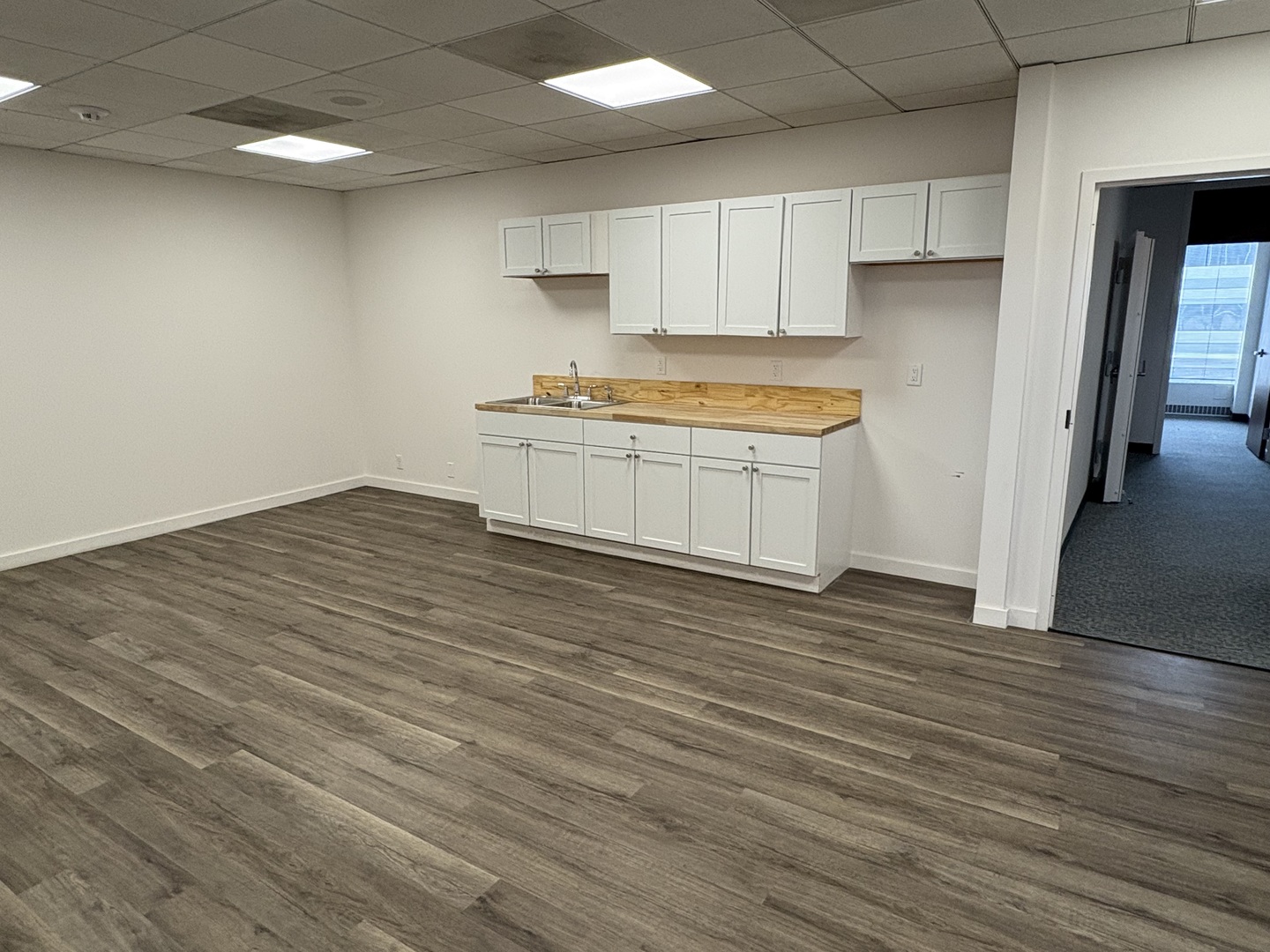 1 Dearborn Square 300 Property Photo 6