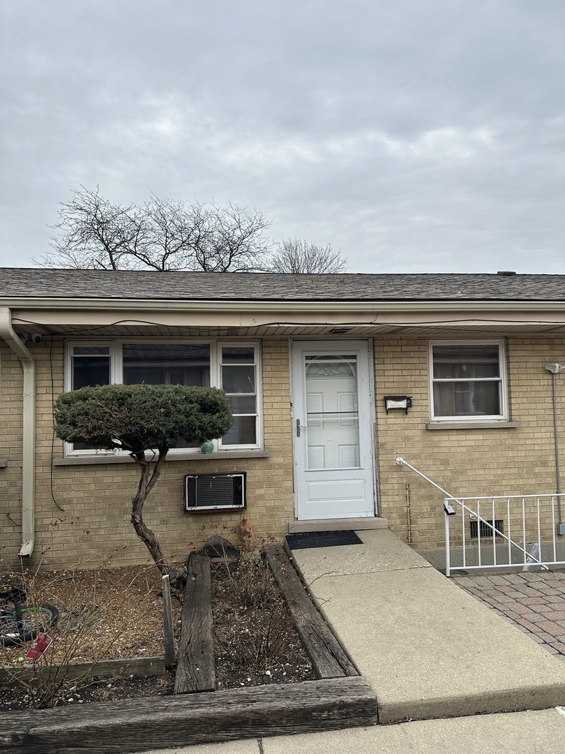 215 W Grand Avenue C Property Photo