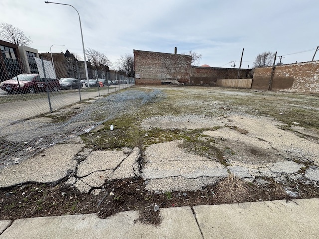 131 E 43rd Street Property Photo 2