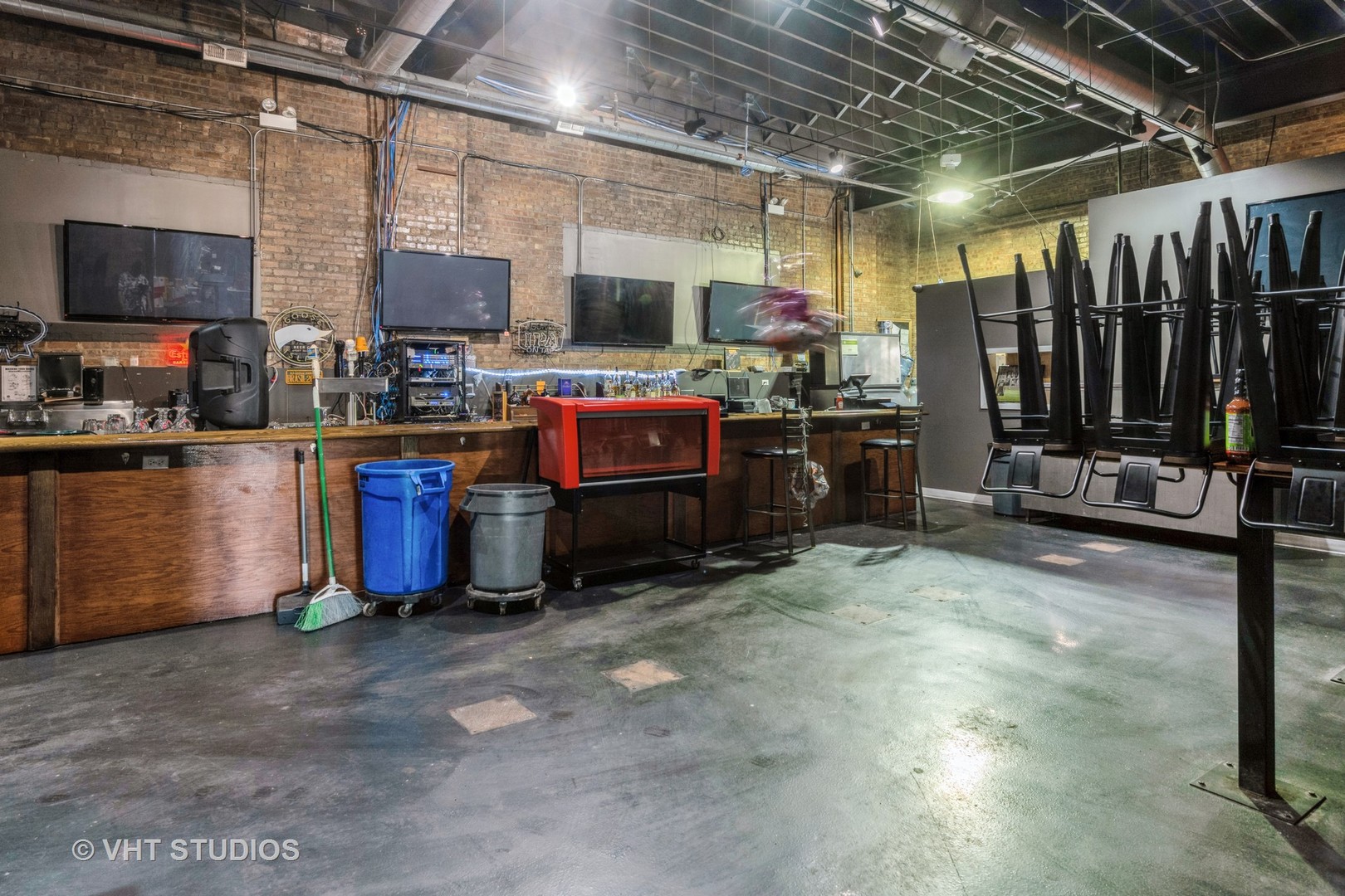 6122 N Clark Street Property Photo 6