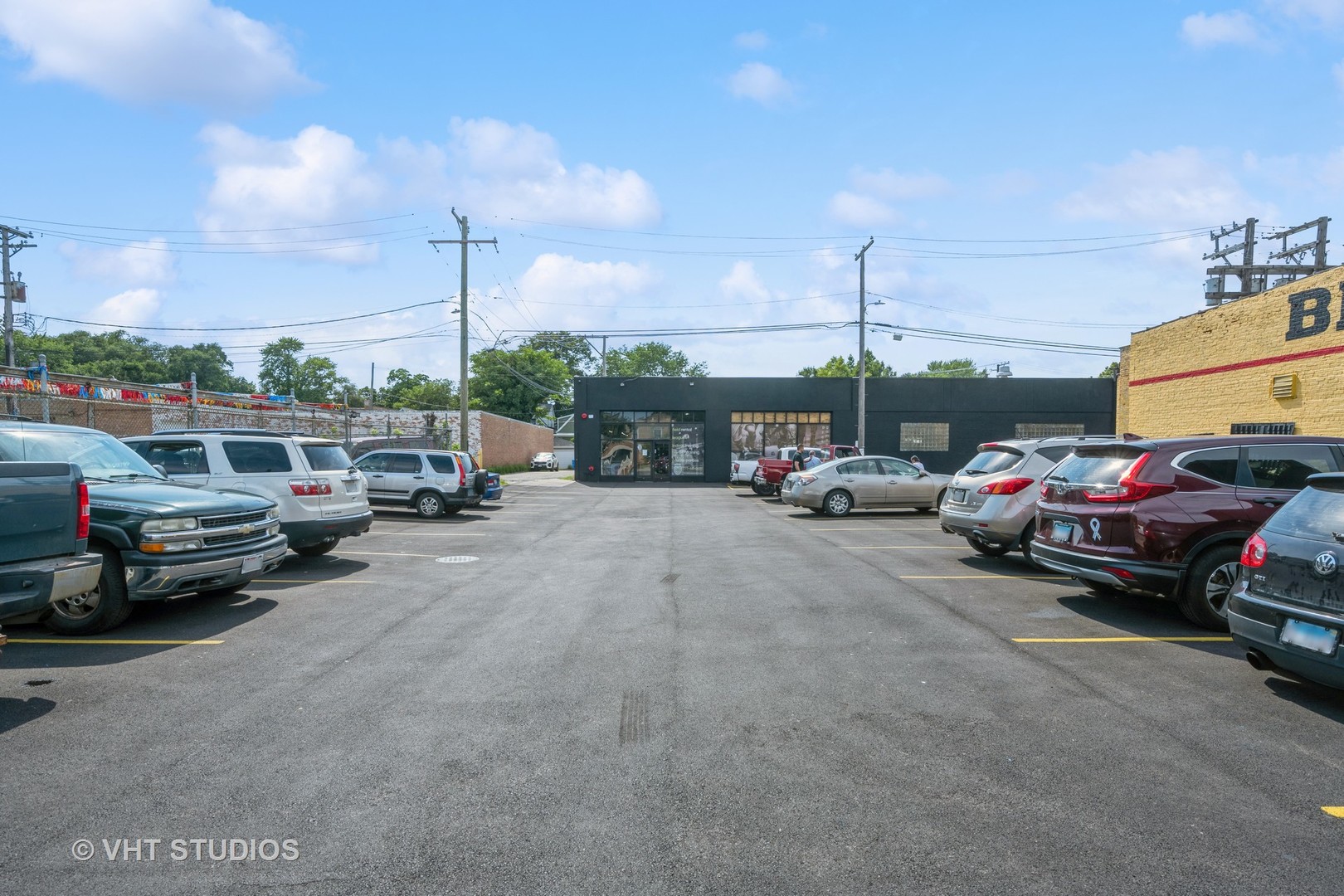6122 N Clark Street Property Photo 10
