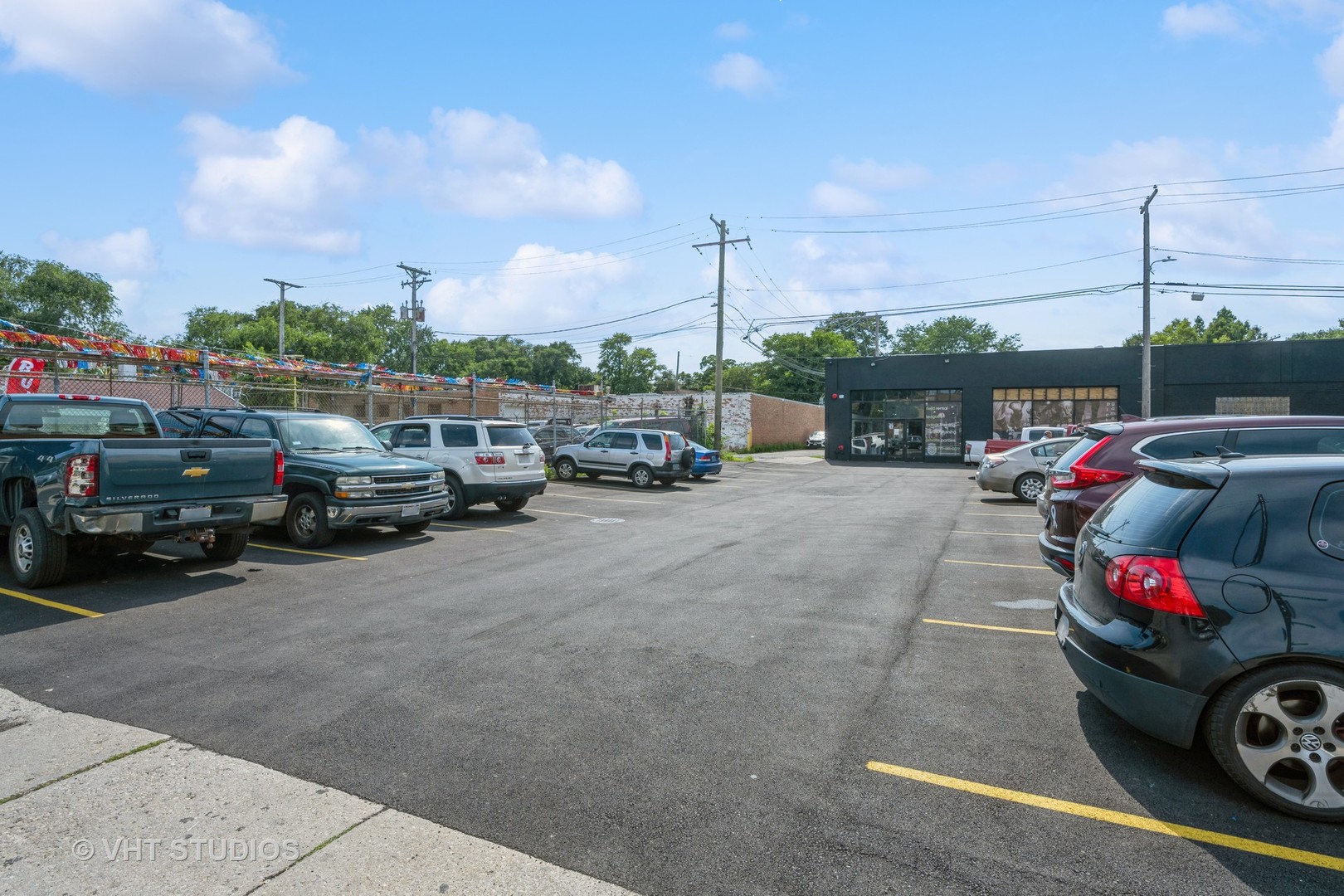 6122 N Clark Street Property Photo 11