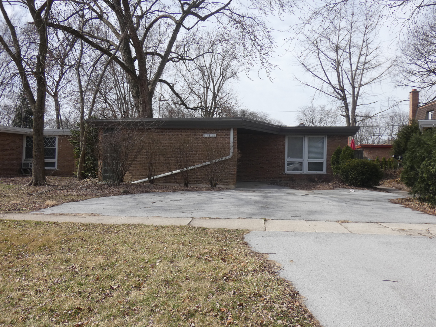 18526 Western Avenue Property Photo