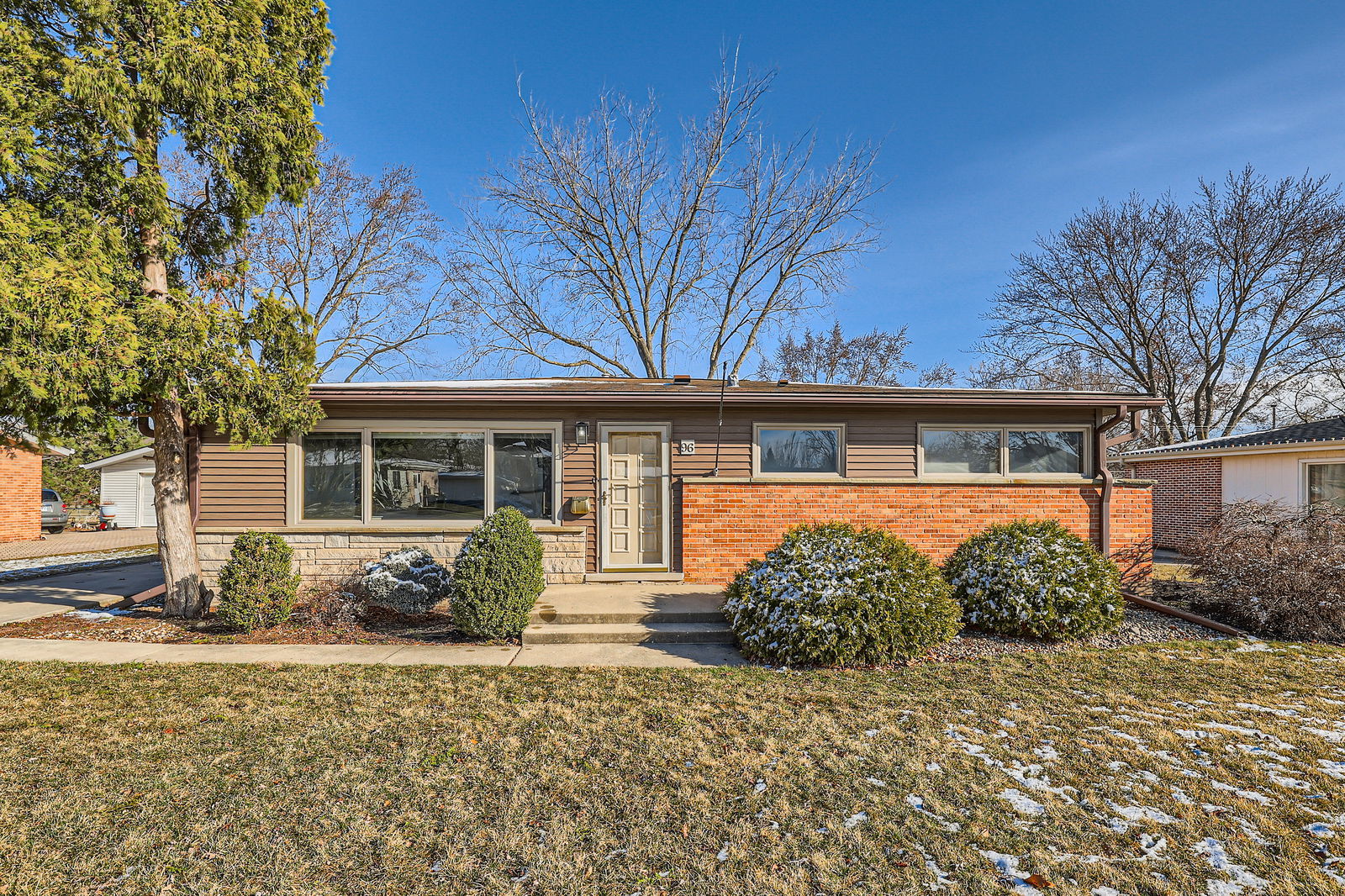 96 W Pleasant Hill Boulevard Property Photo