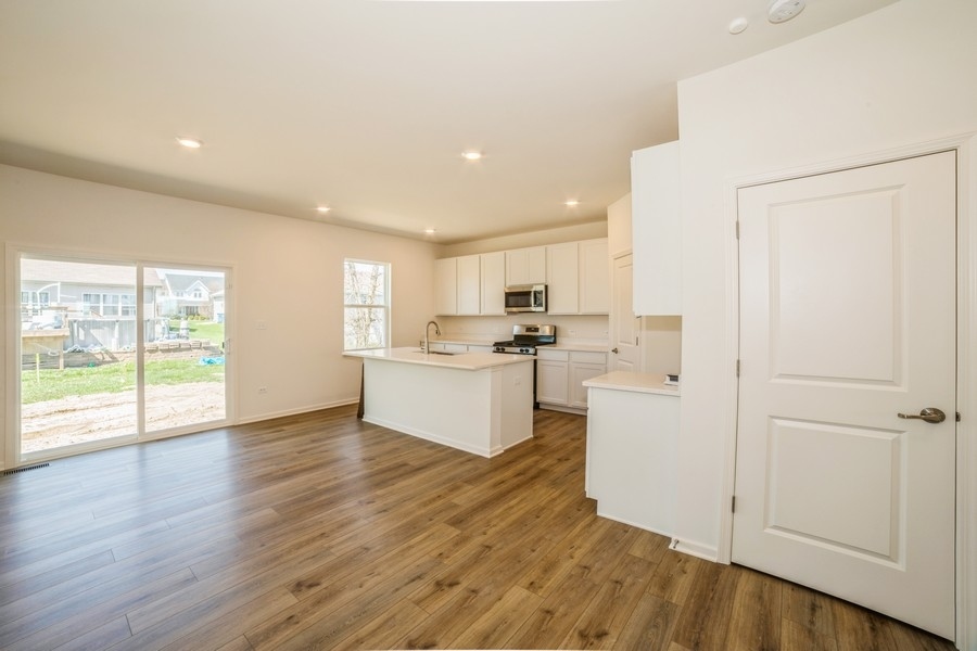 927 Greenleaf Street Property Photo 3