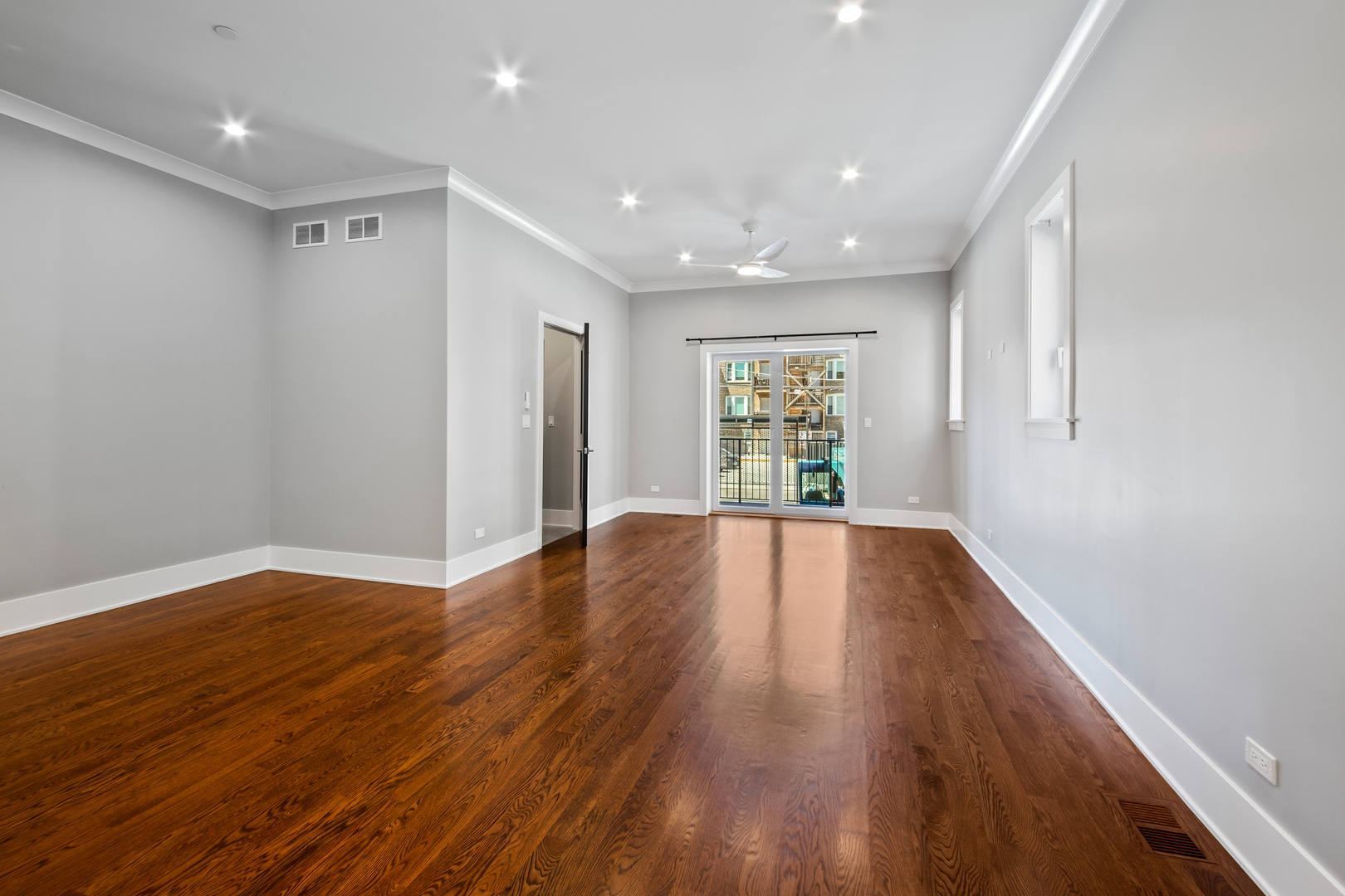 4642 N Magnolia Avenue Property Photo 8