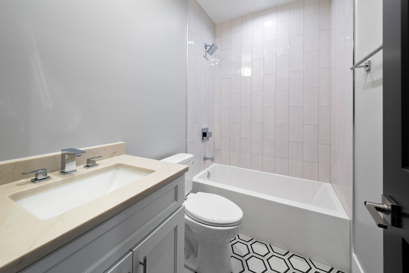 4642 N Magnolia Avenue Property Photo 13
