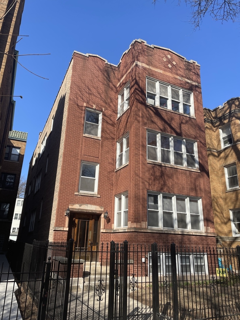2020 W Farragut Avenue 2 Property Photo