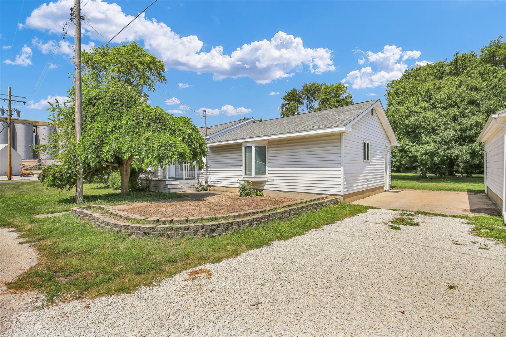 324 W 6th Street Property Photo 1