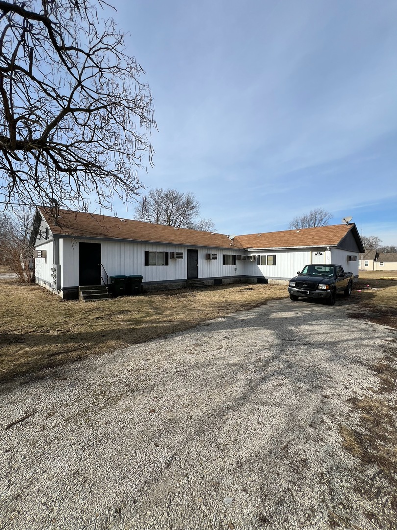 573-585 S Mazon Street Property Photo