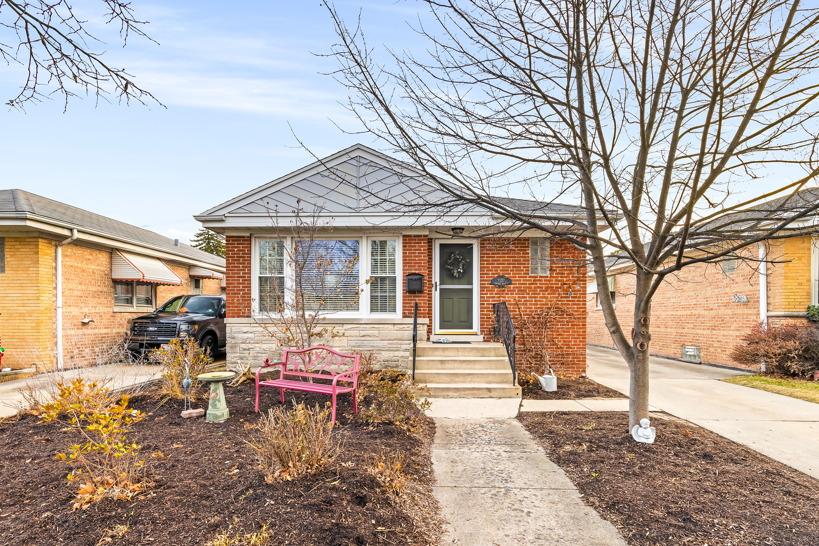 7137 W Arthur Avenue Property Photo
