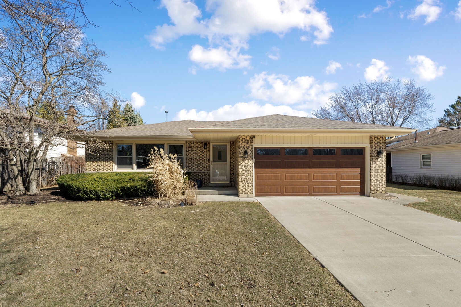 1833 W Spring Ridge Drive Property Photo