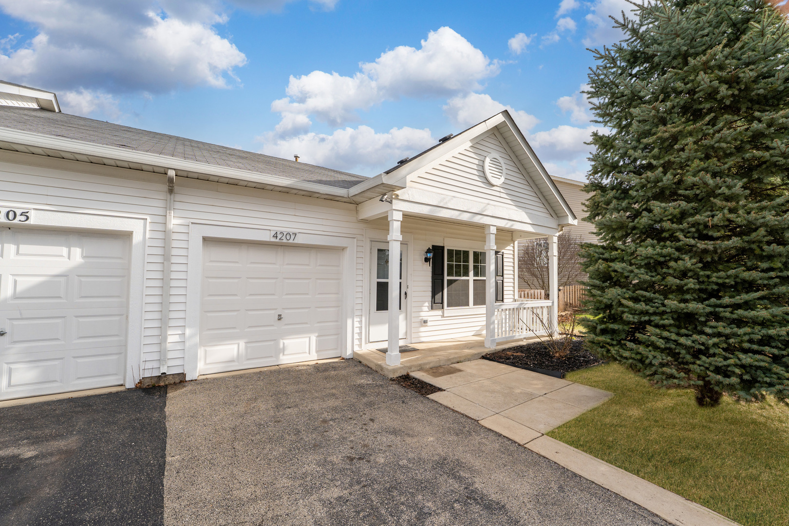 4207 Dillon Street Property Photo
