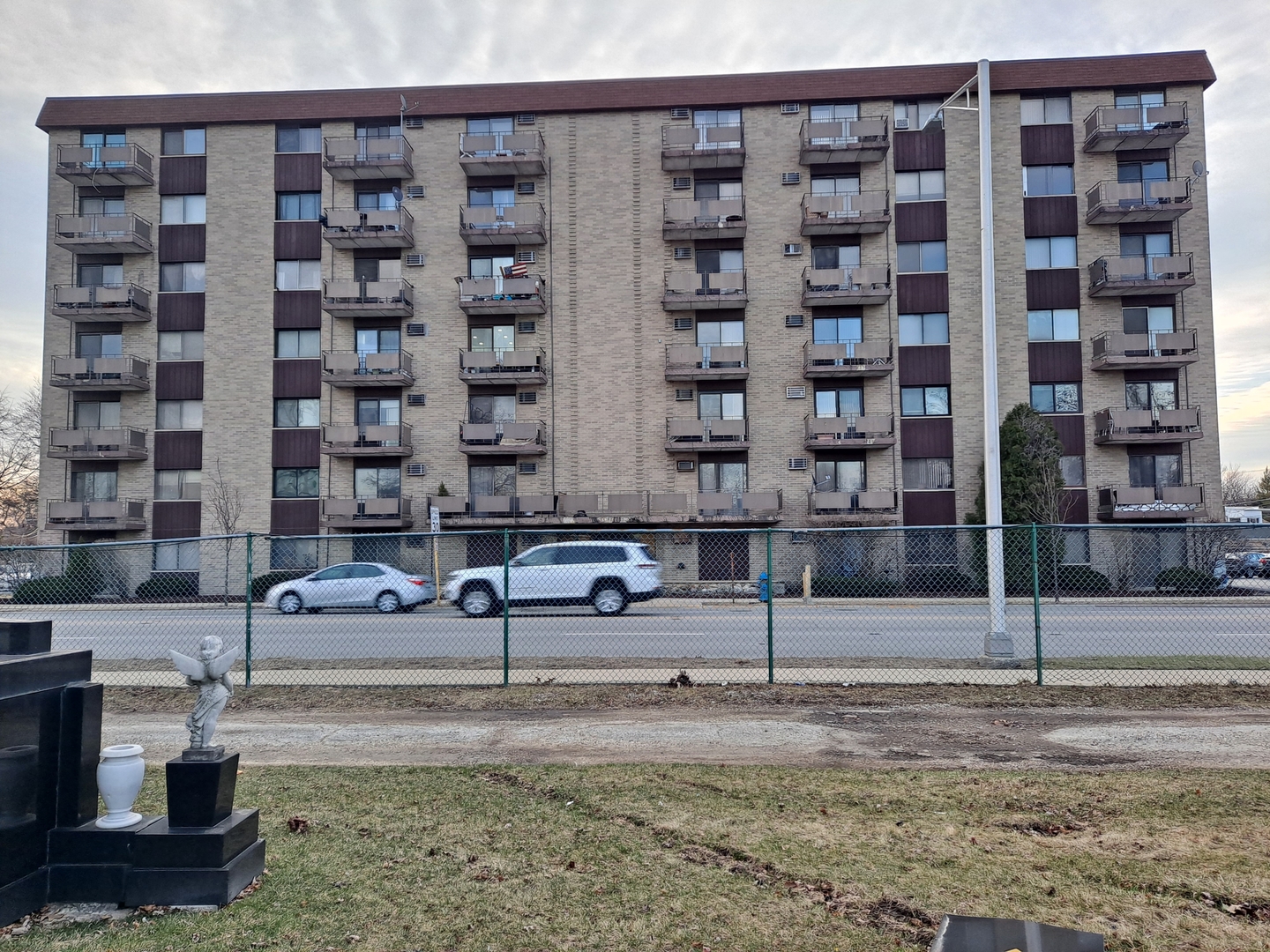 850 Des Plaines Avenue 202 Property Photo