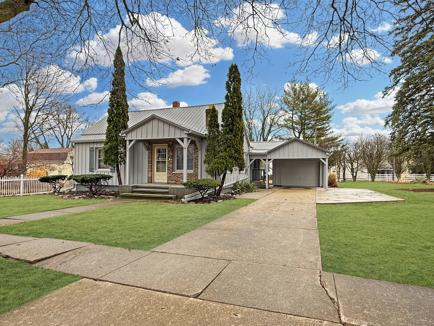 309 S Linn Street Property Photo