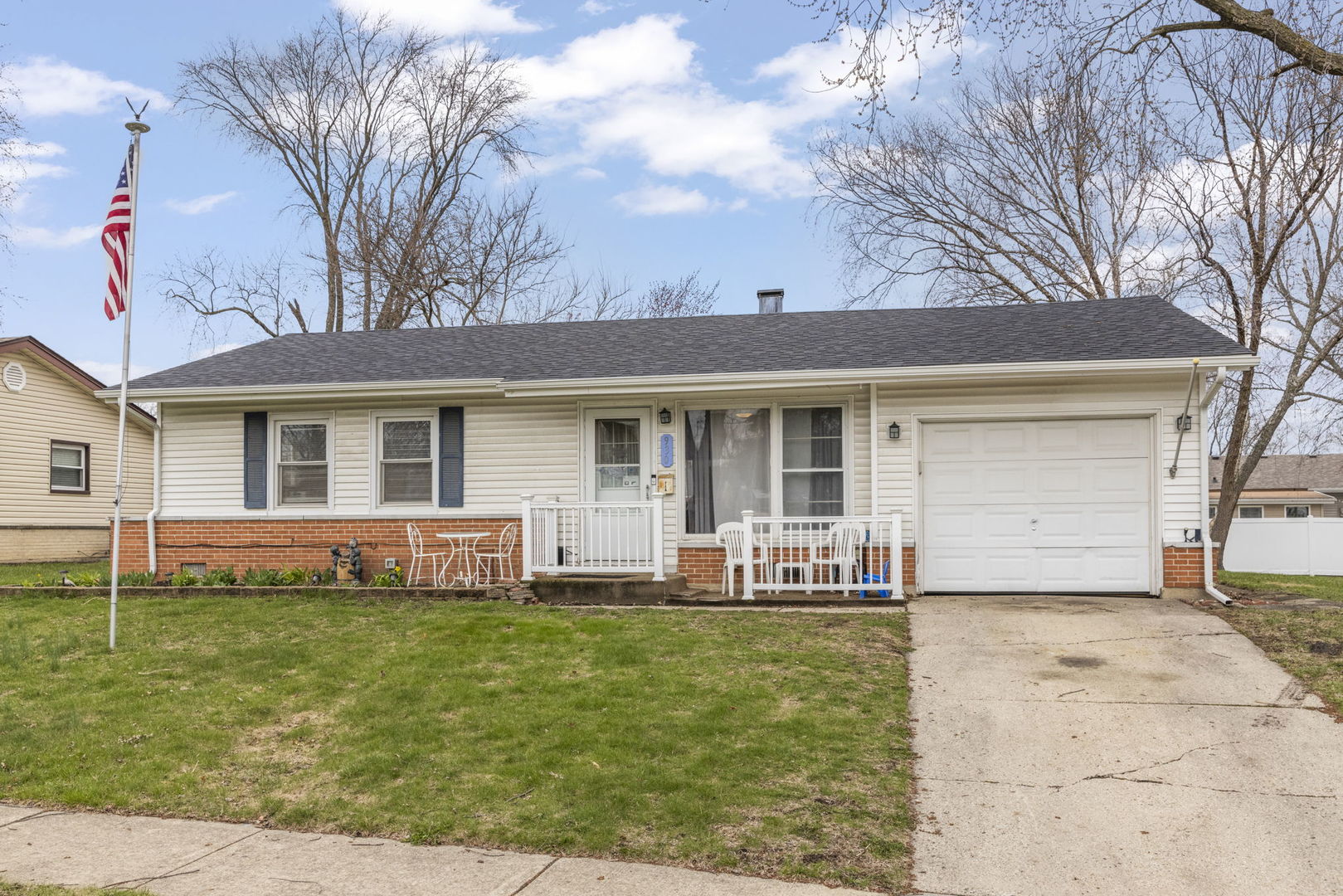 930 Hartford Lane Property Photo