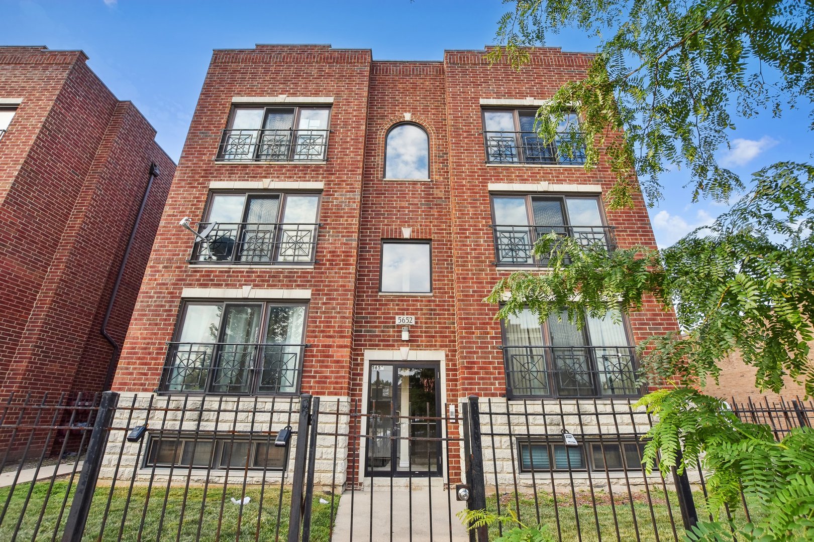 5652 W 63rd Street 3e Property Photo