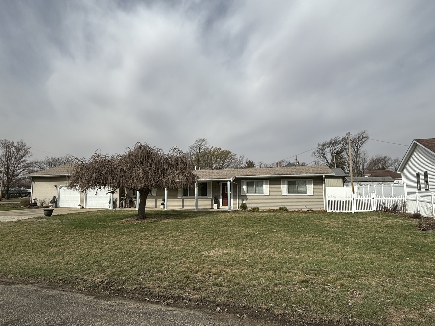 112 S Elm Street Property Photo