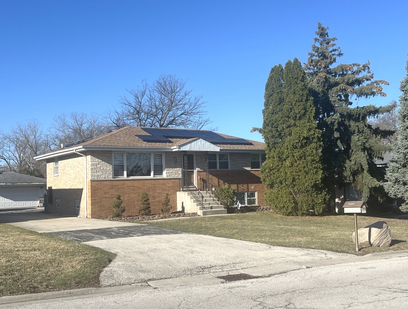 7434 Maplewood Drive Property Photo