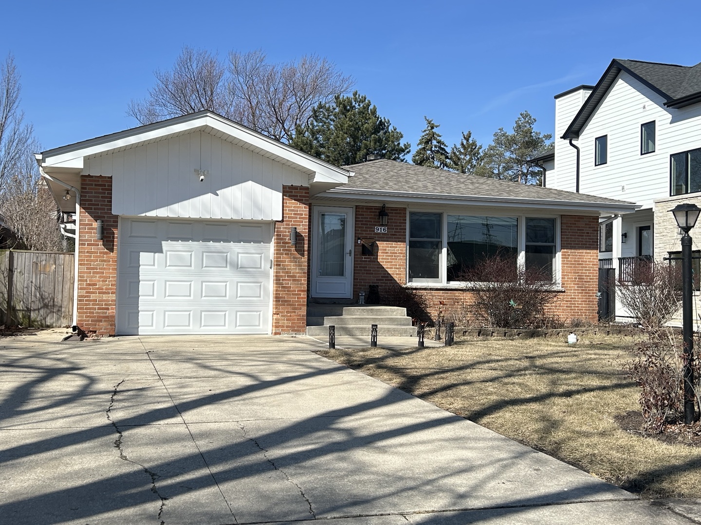 916 N Western Avenue Property Photo