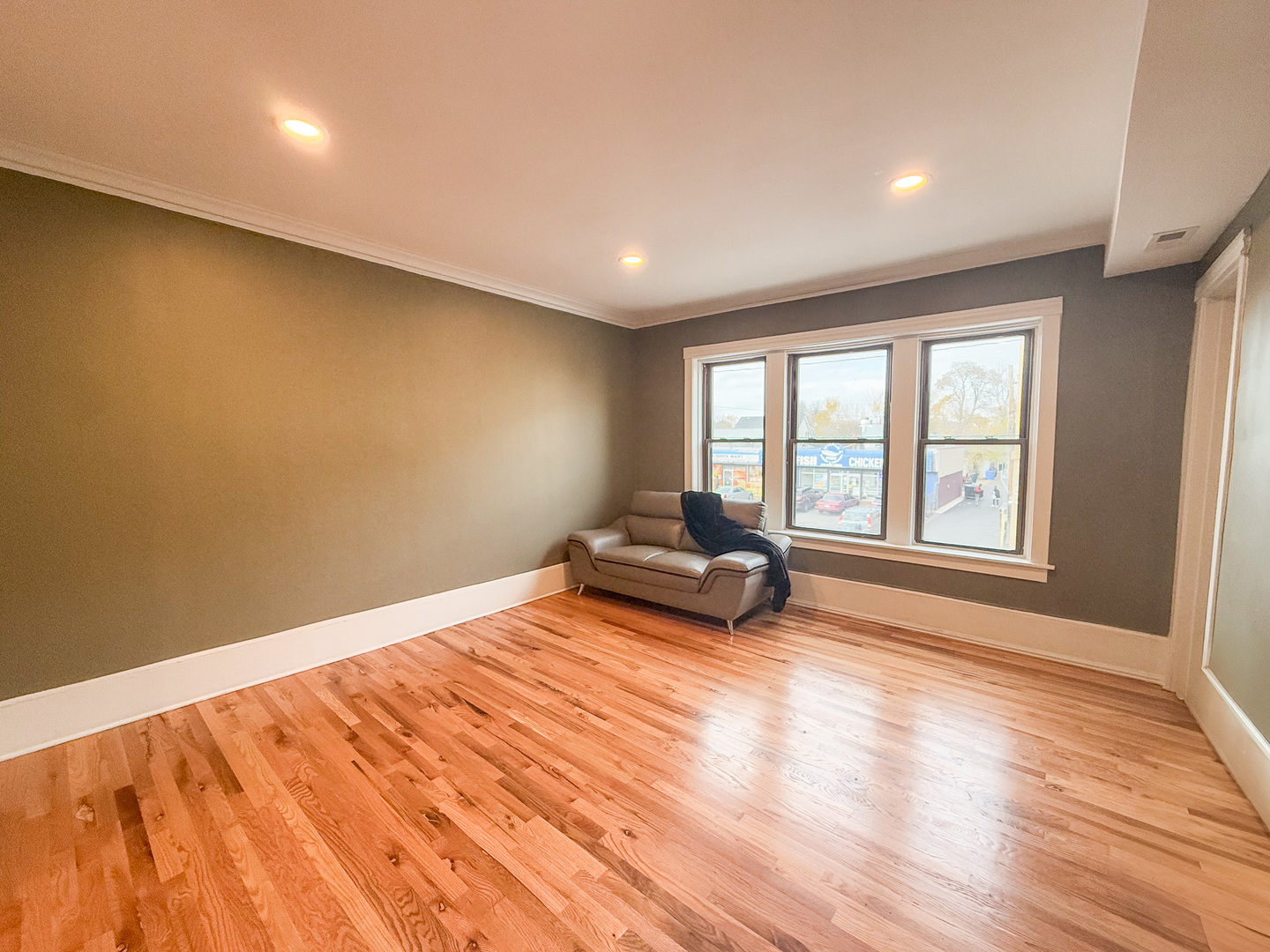 5645 W Division Street Property Photo 3