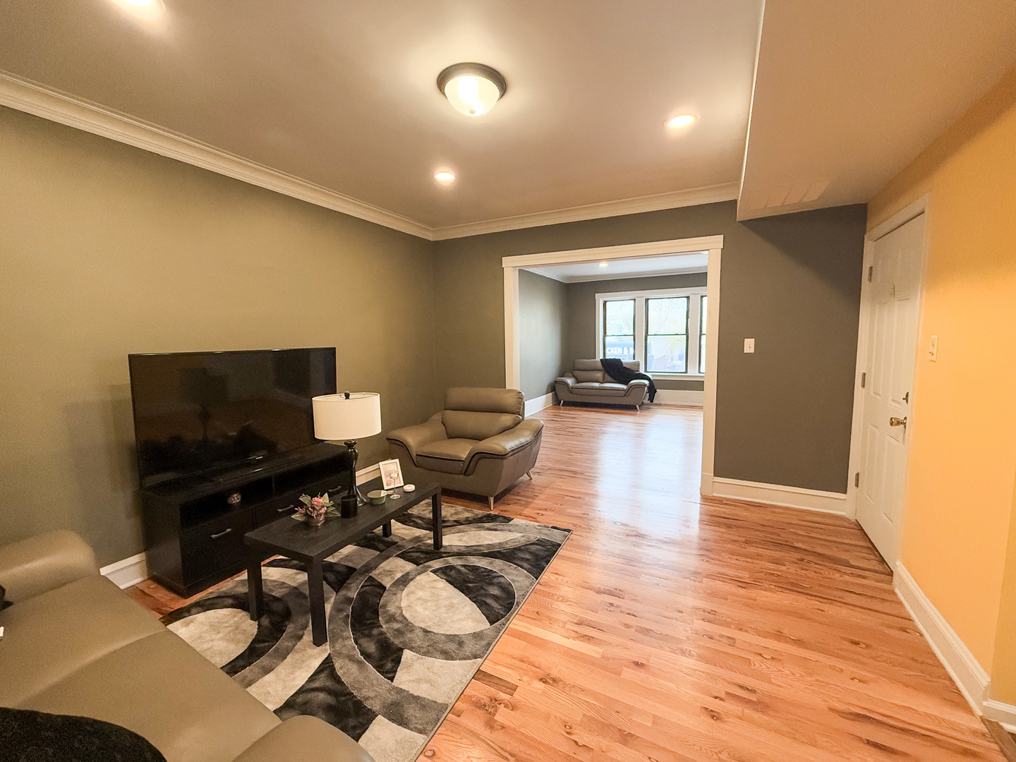 5645 W Division Street Property Photo 6