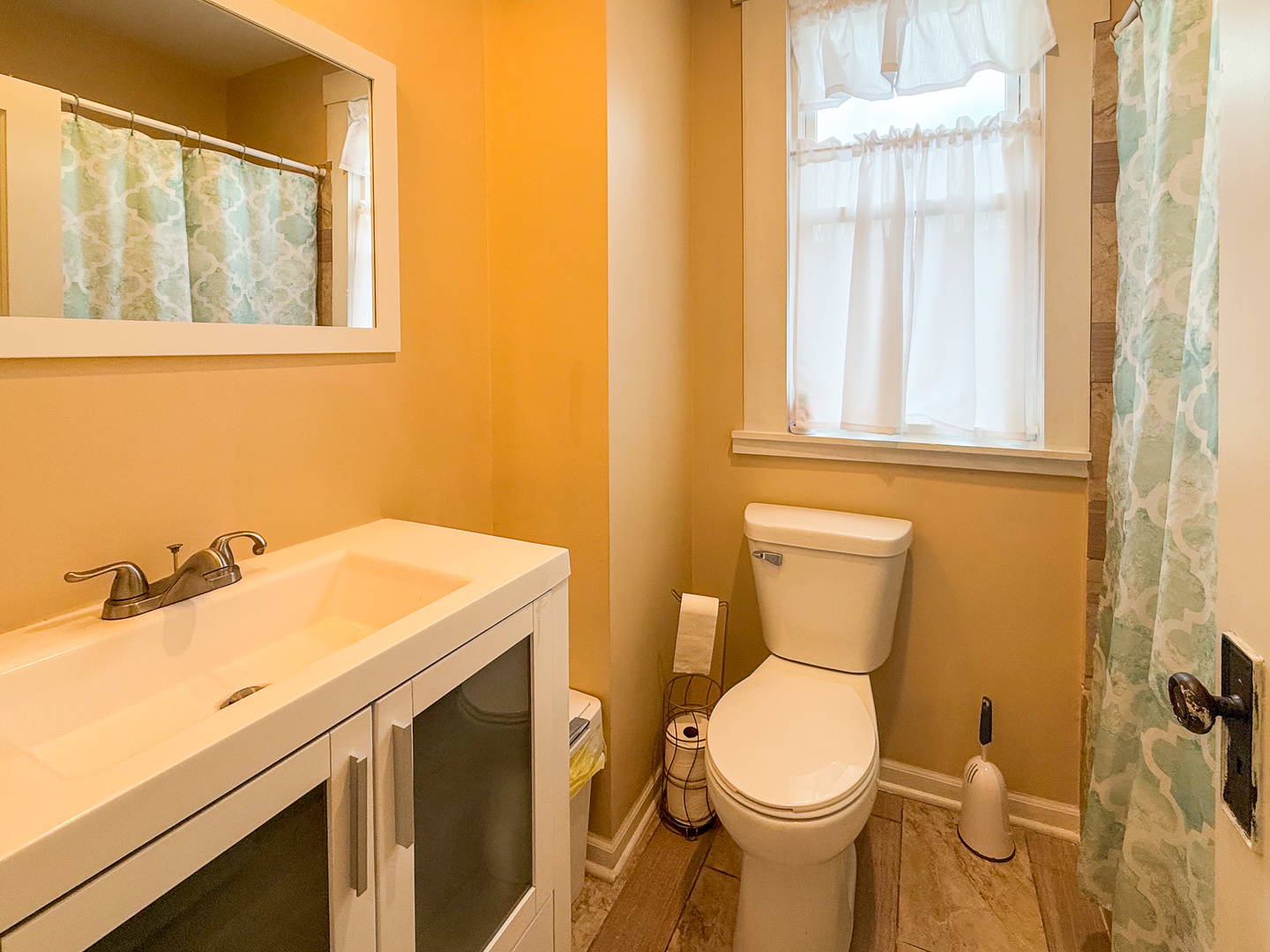 5645 W Division Street Property Photo 9