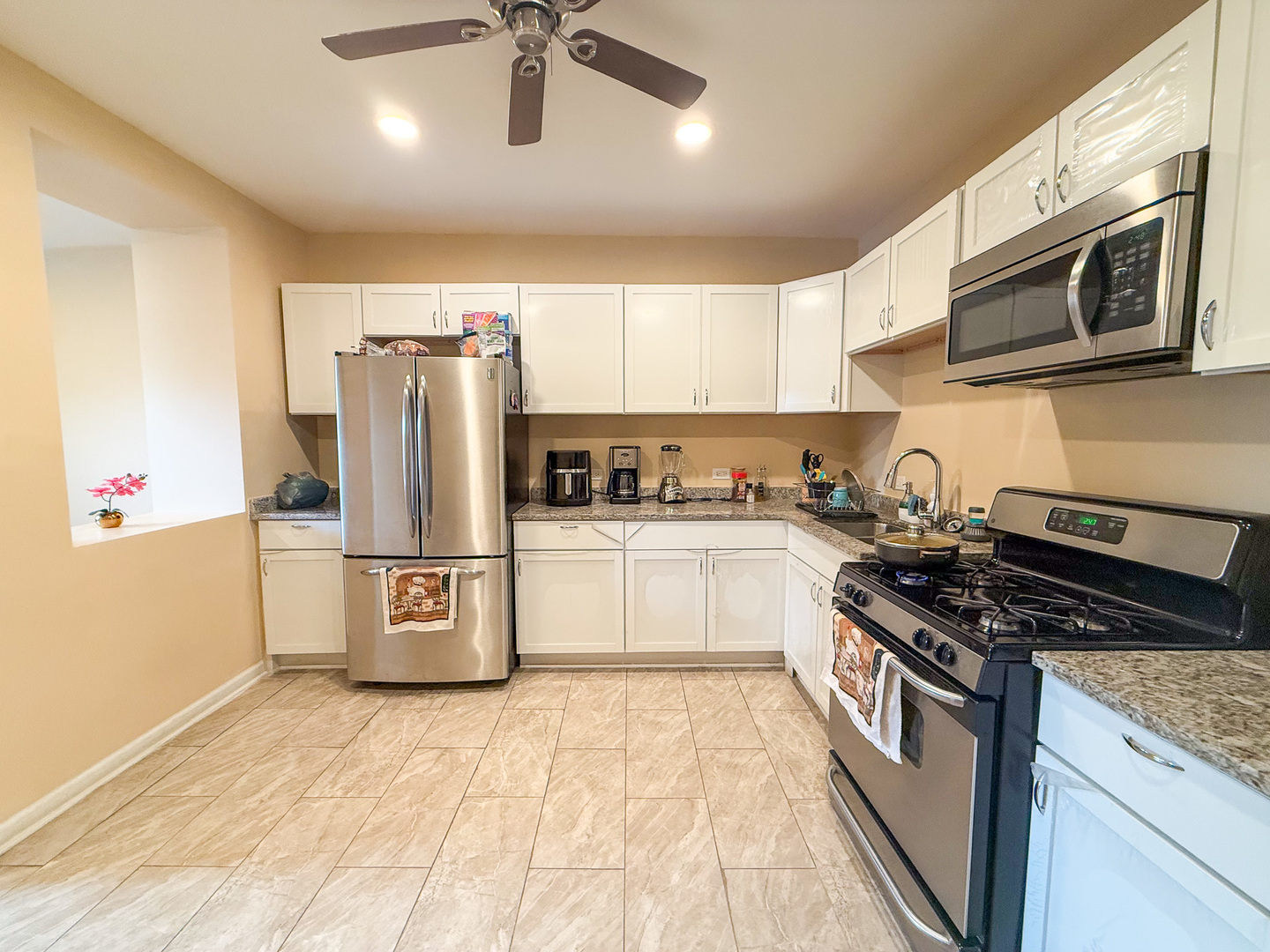 5645 W Division Street Property Photo 13
