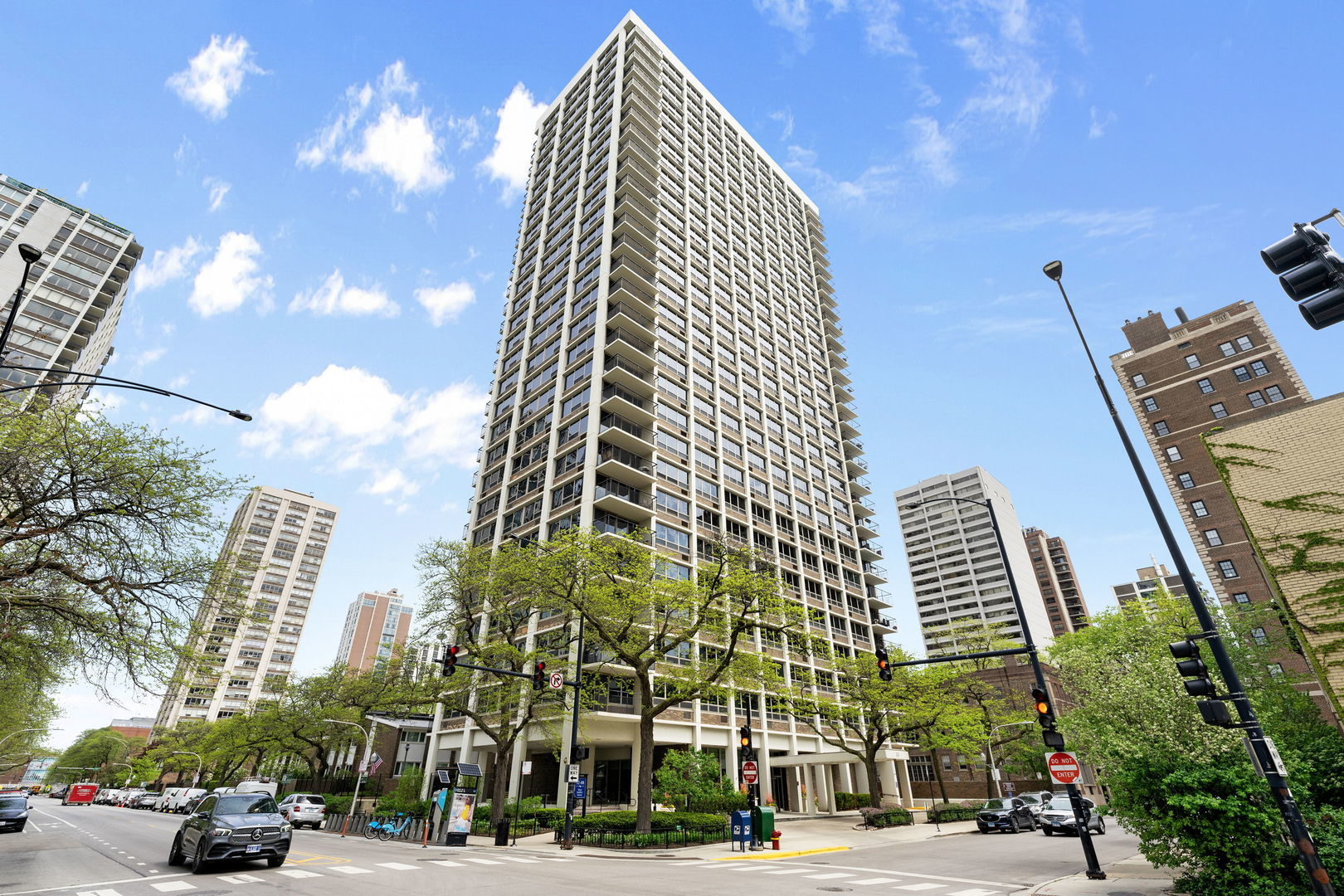 88 W Schiller Street 404l Property Photo