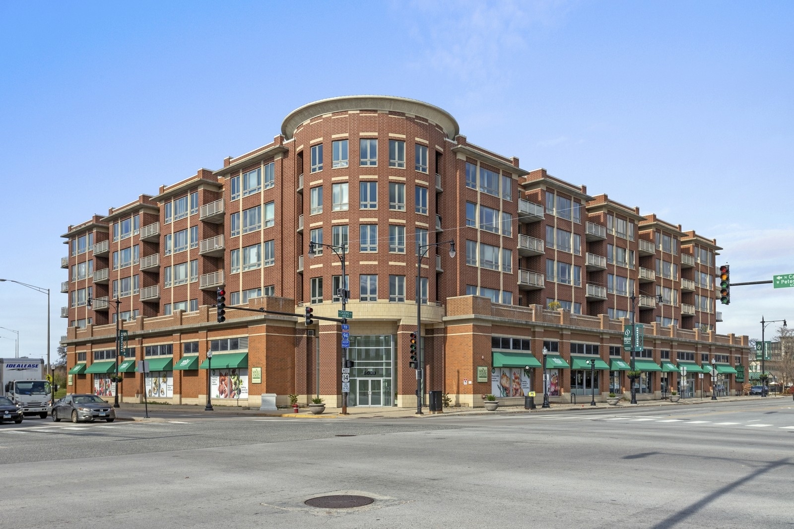 6000 N Cicero Avenue 404 Property Photo 1