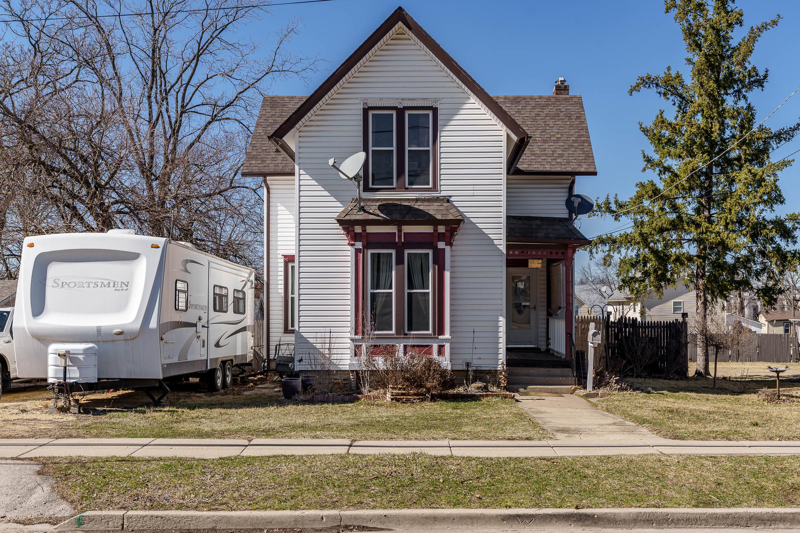 610 E Pleasant Street Property Photo