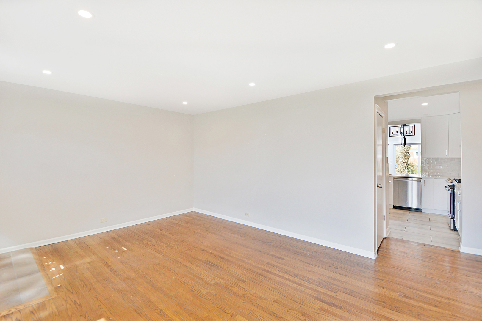 7048 Emerson Street Property Photo 4